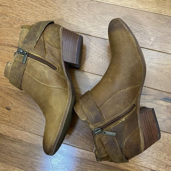 Clarks Artisan 8.5 Spye Belle Ankle Boots Camel Distressed Leather Zip Booties - Picture 6 of 10